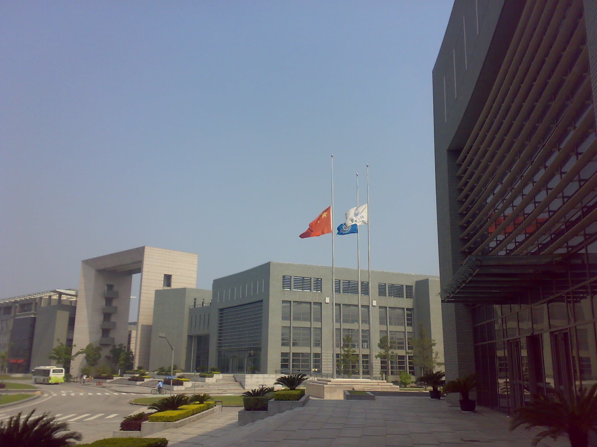 同济大学嘉定校区-国殇半旗