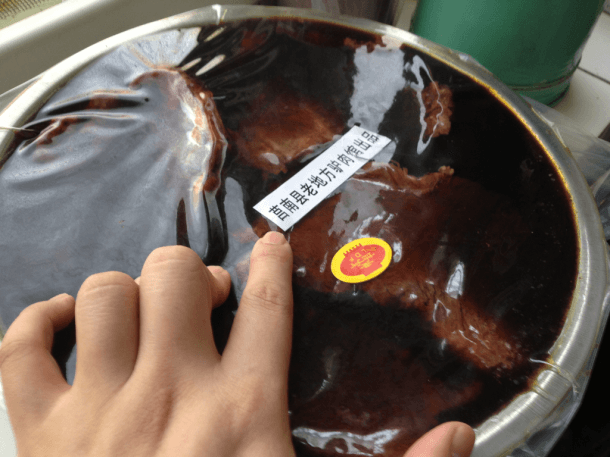 驴肉，一大盆。天气寒冷，已经冻成了肉冻。